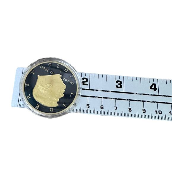 2020 Donald Trump Commemorative Coin Black Gold Plated Collectible US President - Picture 4 of 4